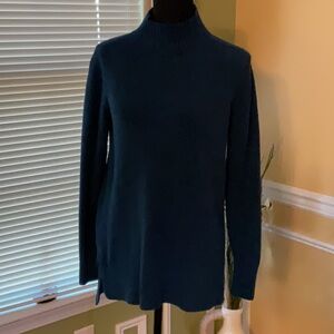 Like new Loft mock turtleneck dark teal sweater. Size Small.